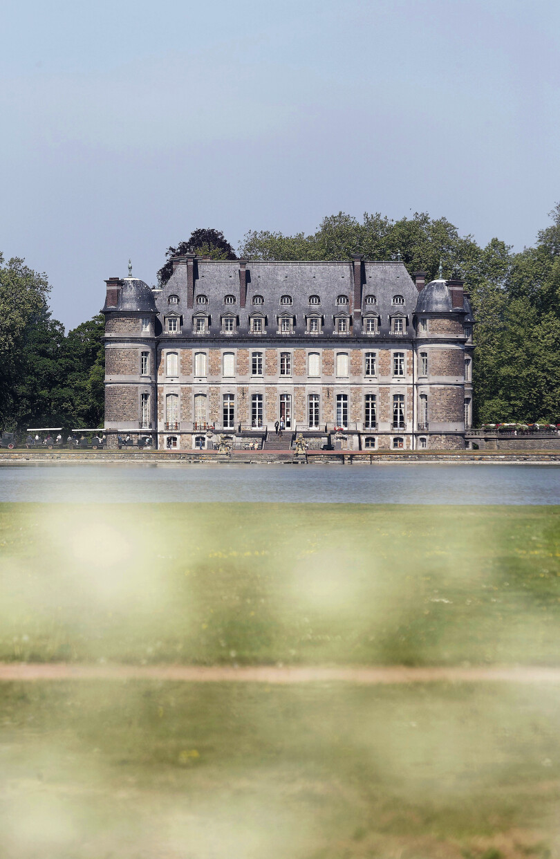 Le décor paradisiaque de Belœil, château auquel le grand-père de son mari, Claude-Lamoral II, a donné des airs de Versailles.